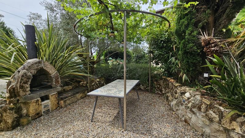 Maison - 332 m² - 6 pièces