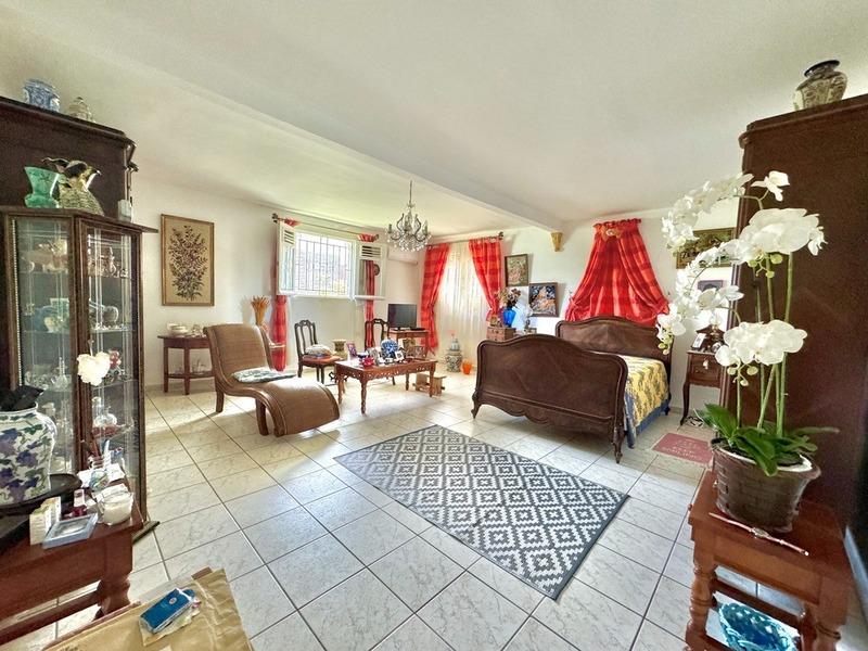 Maison - 362 m² - 8 pièces