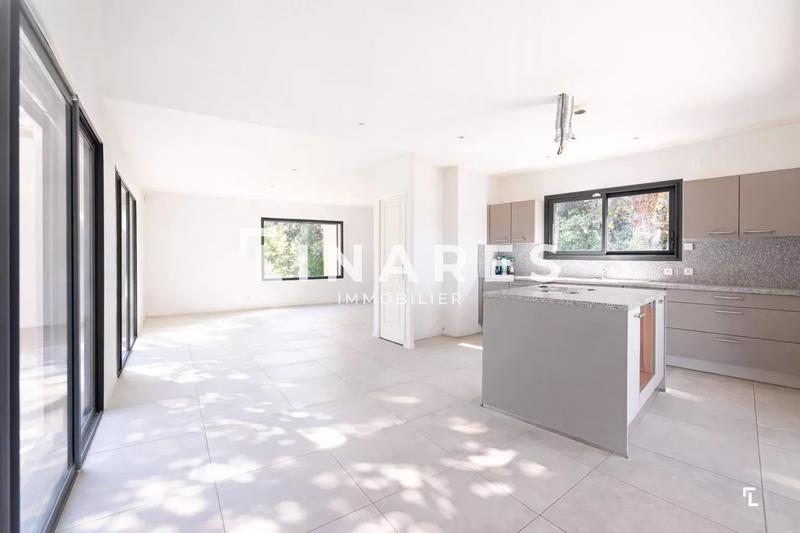 Maison - 185 m² - 5 pièces