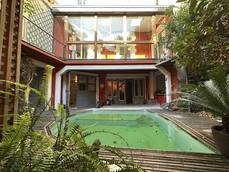 Maison - 215 m² - 9 pièces