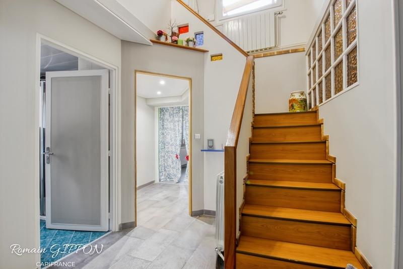 Maison - 212 m² - 9 pièces