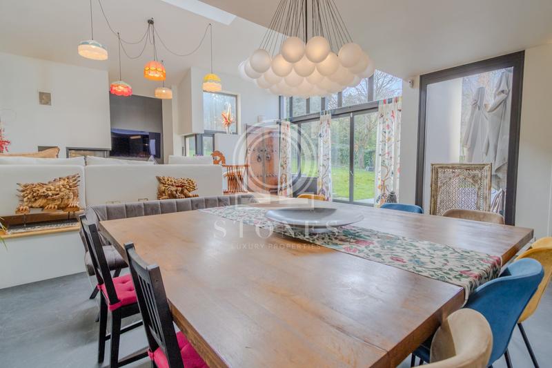 Maison - 250 m² - 8 pièces