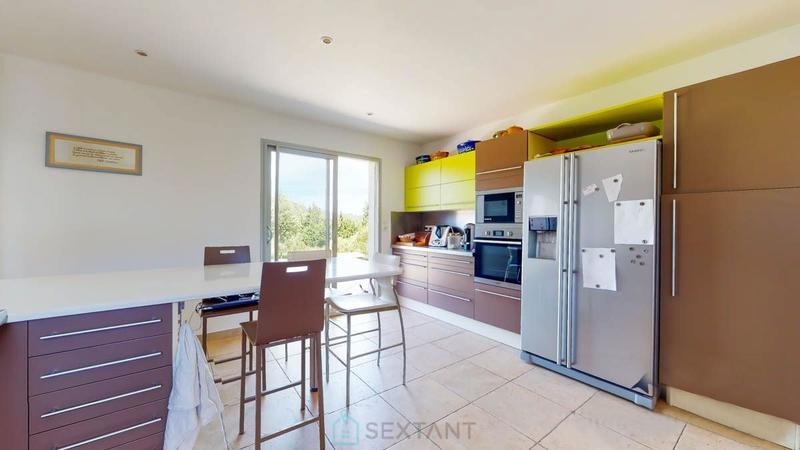 Maison - 313 m² - 11 pièces