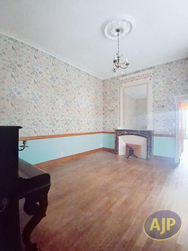 Maison - 182 m² - 7 pièces