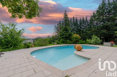 Maison - 216 m² - 6 pièces