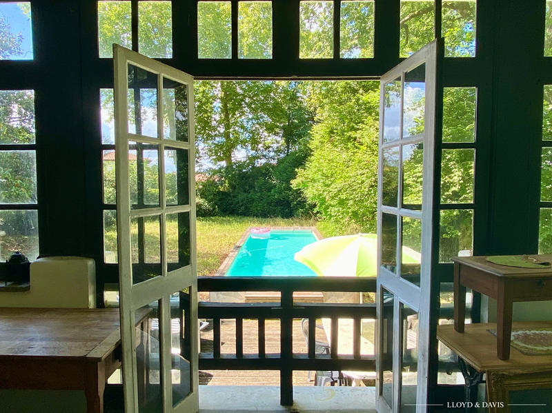 Maison - 200 m² - 7 pièces