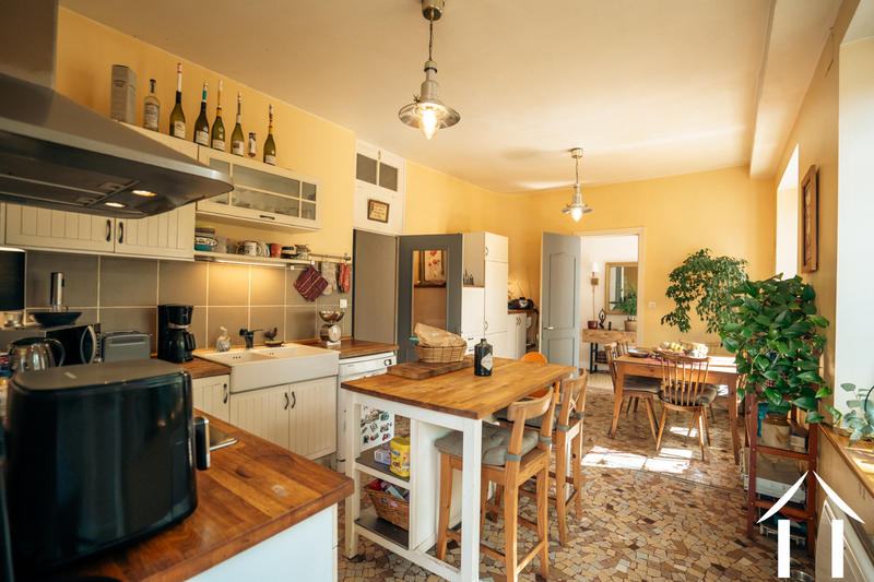 Maison - 248 m² - 8 pièces