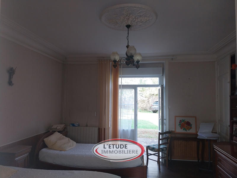 Maison - 225 m² - 9 pièces