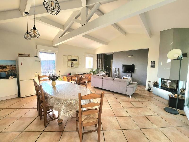 Maison - 215 m² - 8 pièces