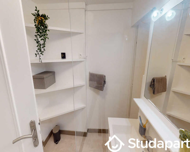 Chambre - 70 m² - 1 pièce