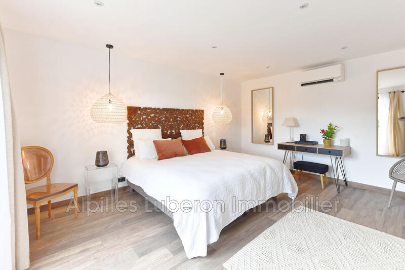 Propriété - 250 m² - 6 pièces