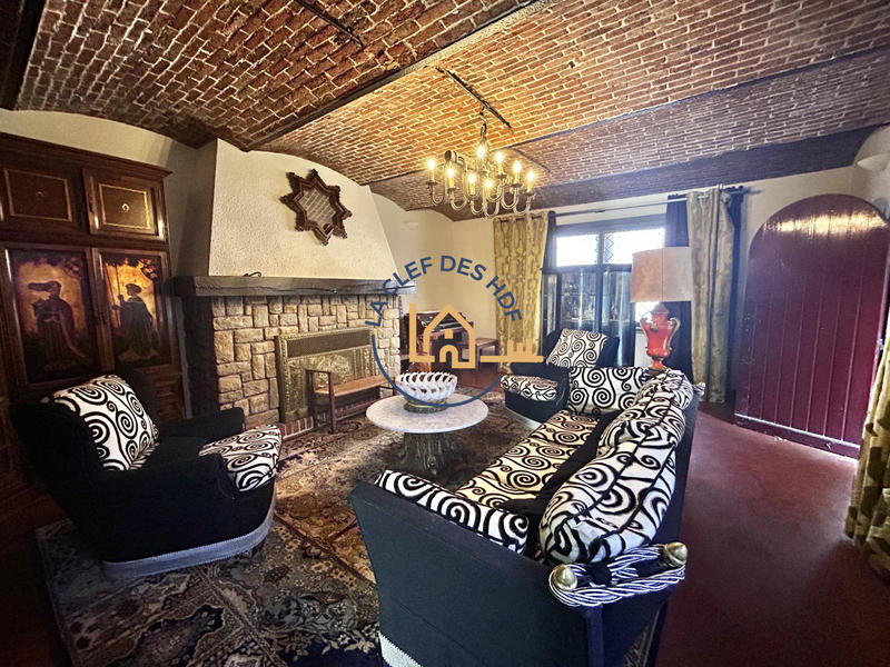 Maison - 212 m² - 5 pièces