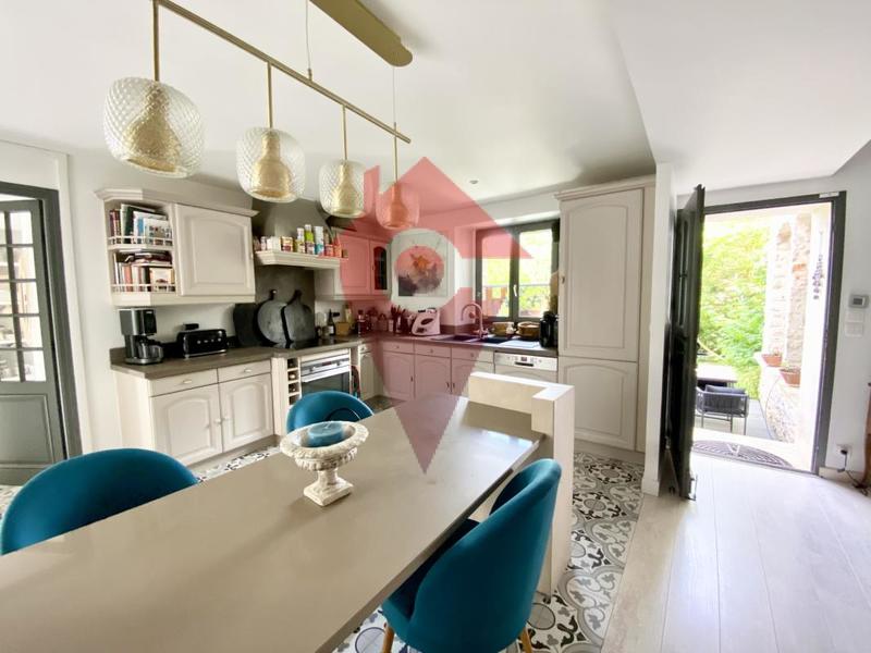 Maison ancienne - 210 m² - 8 pièces