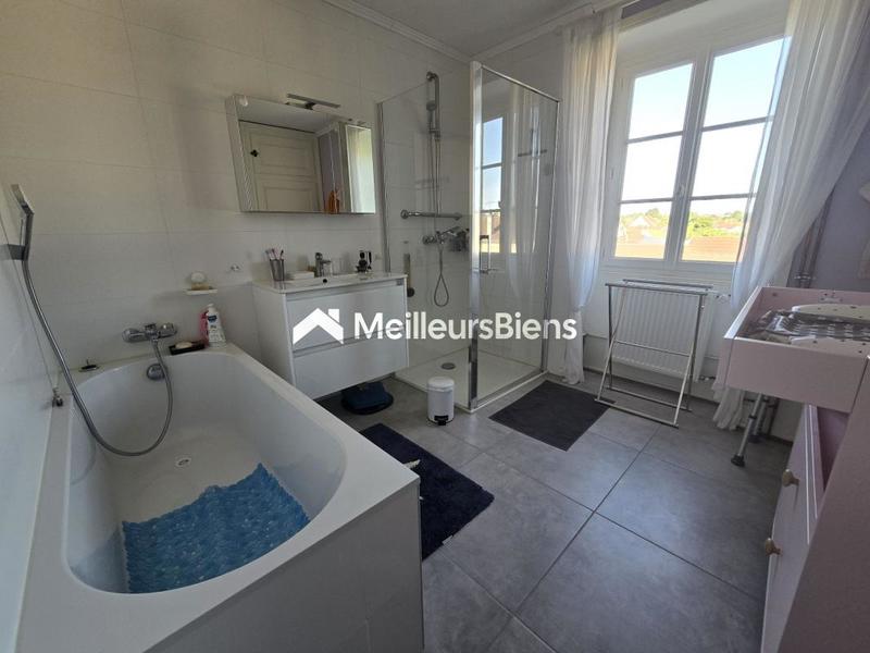 Propriété - 285 m² - 10 pièces