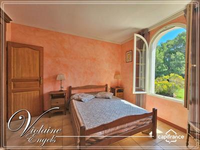 Propriété - 234 m² - 8 pièces