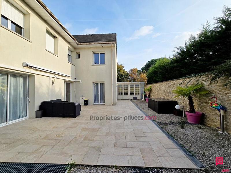 Maison - 268 m² - 10 pièces