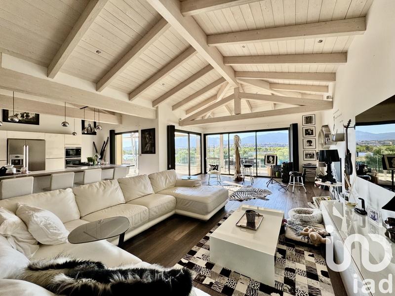 Maison - 243 m² - 5 pièces