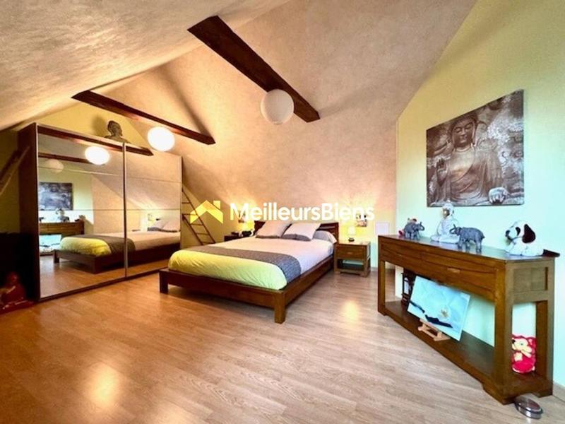 Maison - 180 m² - 8 pièces