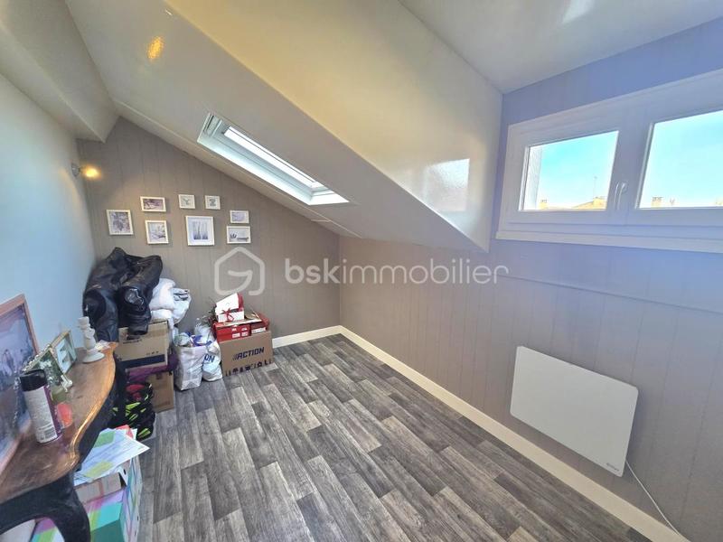 Maison traditionnelle - 210 m² - 6 pièces