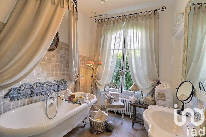 Maison - 250 m² - 10 pièces