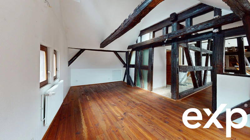 Maison traditionnelle - 258 m² - 7 pièces