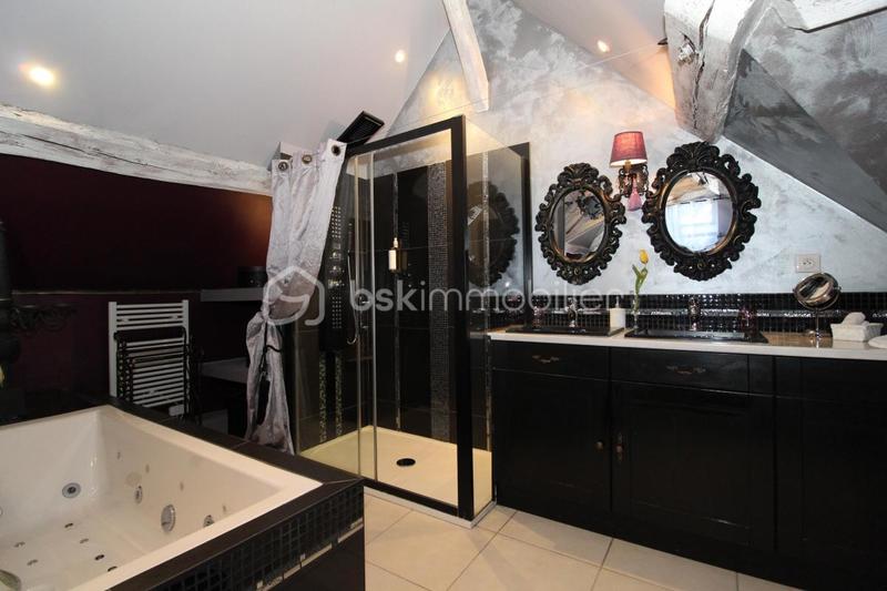 Propriété - 1 100 m² - 18 pièces