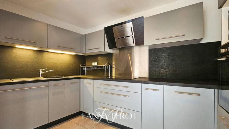 Appartement - 83 m² - 3 pièces