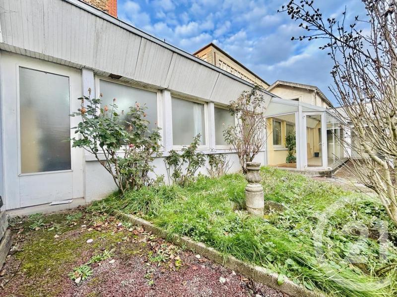 Maison de ville - 334 m² - 21 pièces