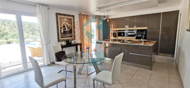 Maison - 206 m² - 6 pièces