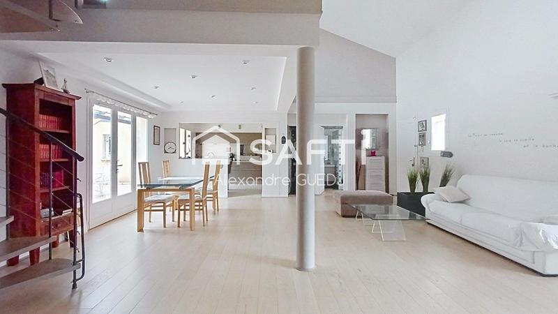 Maison - 204 m² - 8 pièces