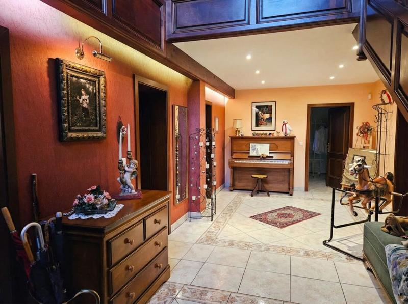 Maison - 218 m² - 7 pièces