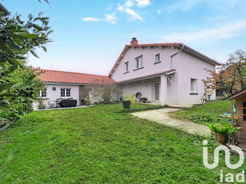 Maison - 211 m² - 8 pièces