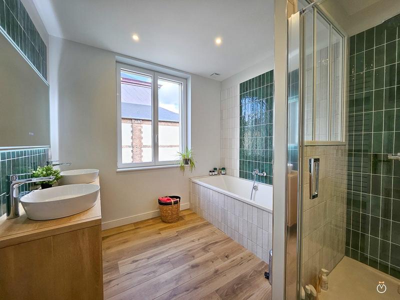 Maison - 311 m² - 10 pièces