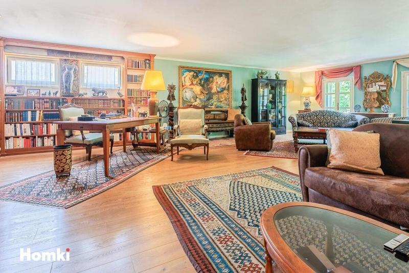 Appartement - 184 m² - 6 pièces