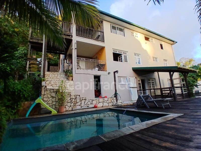 Maison - 270 m² - 13 pièces