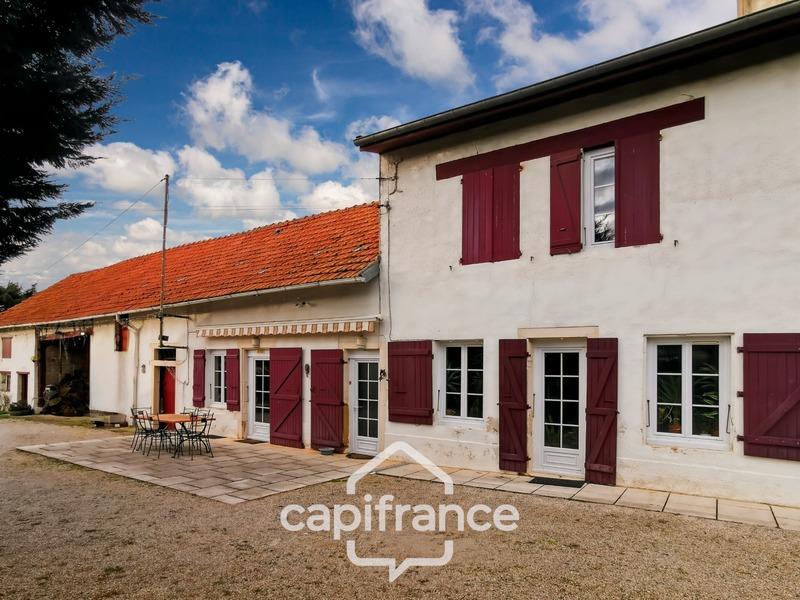 Maison traditionnelle - 170 m² - 8 pièces