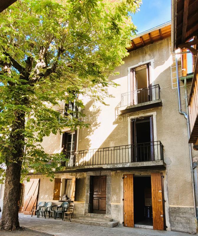 Immeuble - 230 m² - 9 pièces