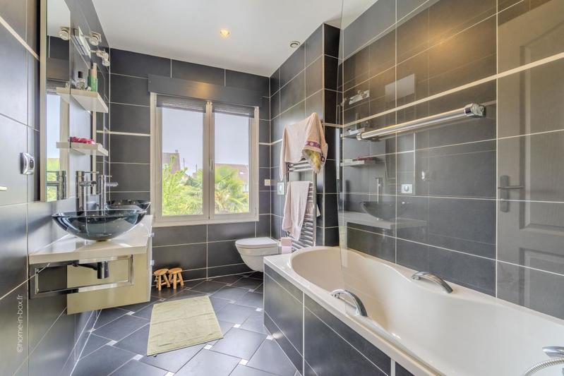 Maison - 185 m² - 7 pièces