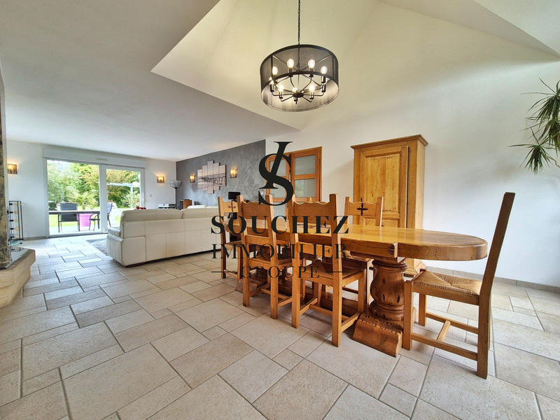 Maison - 137 m² - 6 pièces