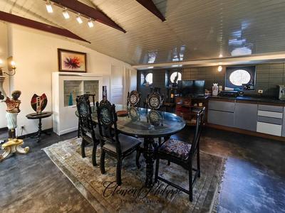 Appartement - 241 m² - 6 pièces