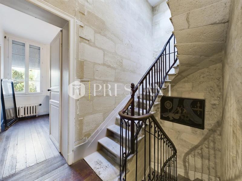Maison - 207 m² - 7 pièces