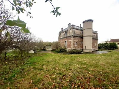 Maison - 246 m² - 9 pièces