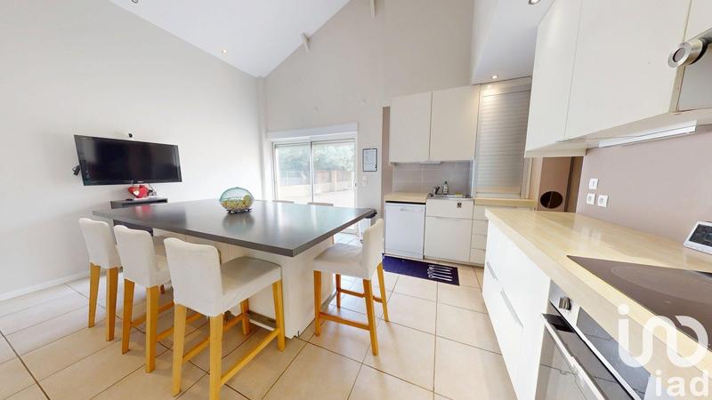 Maison - 210 m² - 9 pièces