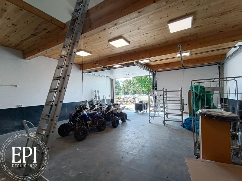 Propriété - 450 m² - 10 pièces