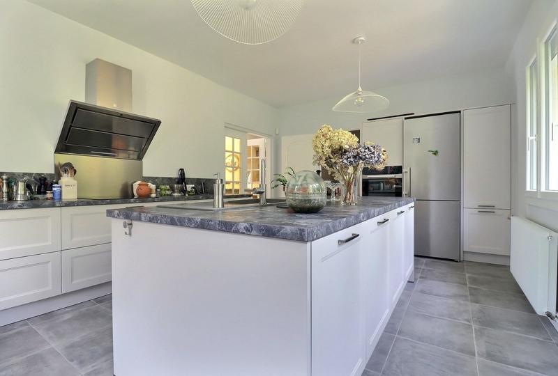 Maison - 215 m² - 7 pièces