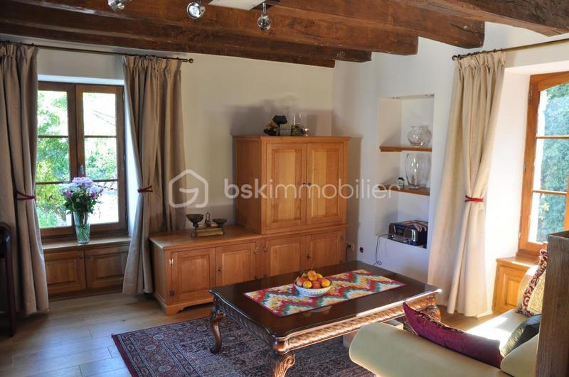 Propriété - 251 m² - 9 pièces