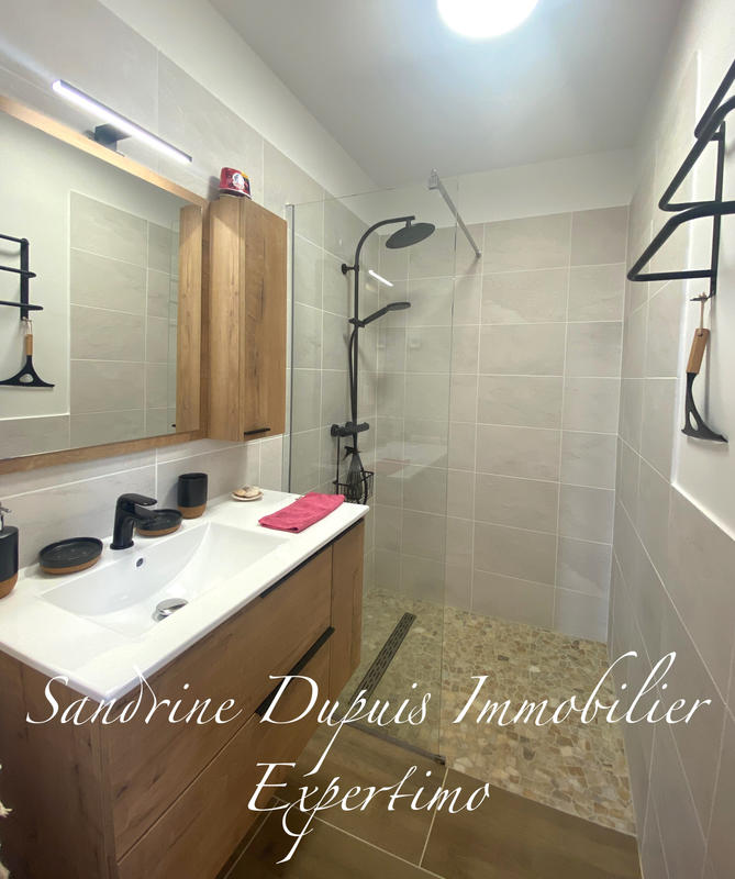 Maison - 230 m² - 9 pièces