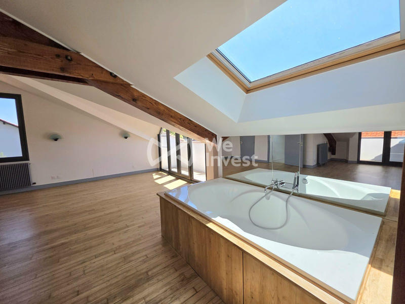 Maison - 240 m² - 6 pièces