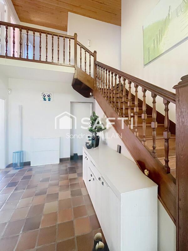 Maison - 165 m² - 8 pièces