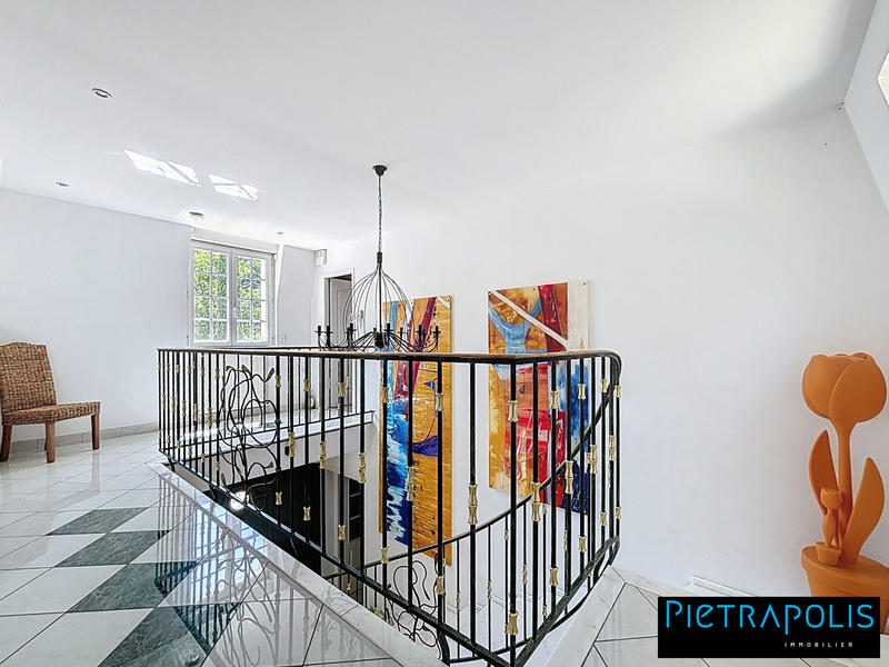 Villa - 244 m² - 7 pièces